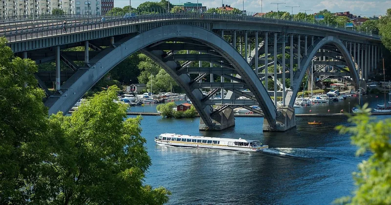 Stadens höjdpunkter under broarna