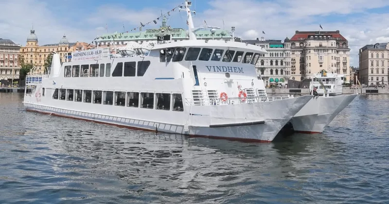 Historisk båtkryssning med svensk fika