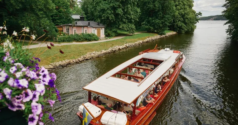Klassisk träbåtstur i skärgården